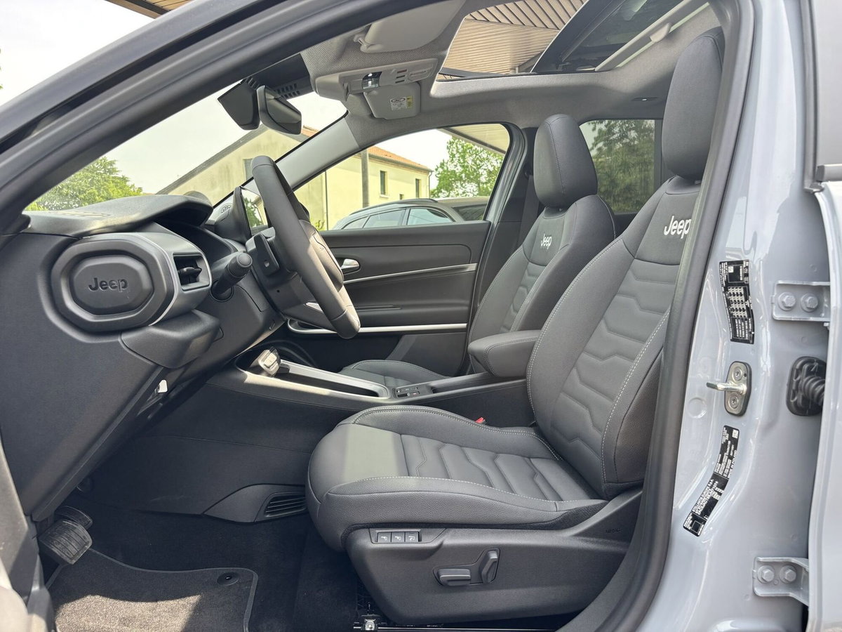 Jeep Avenger 1.2 turbo e-hybrid mhev Summit fwd 110cv edct6 (9)