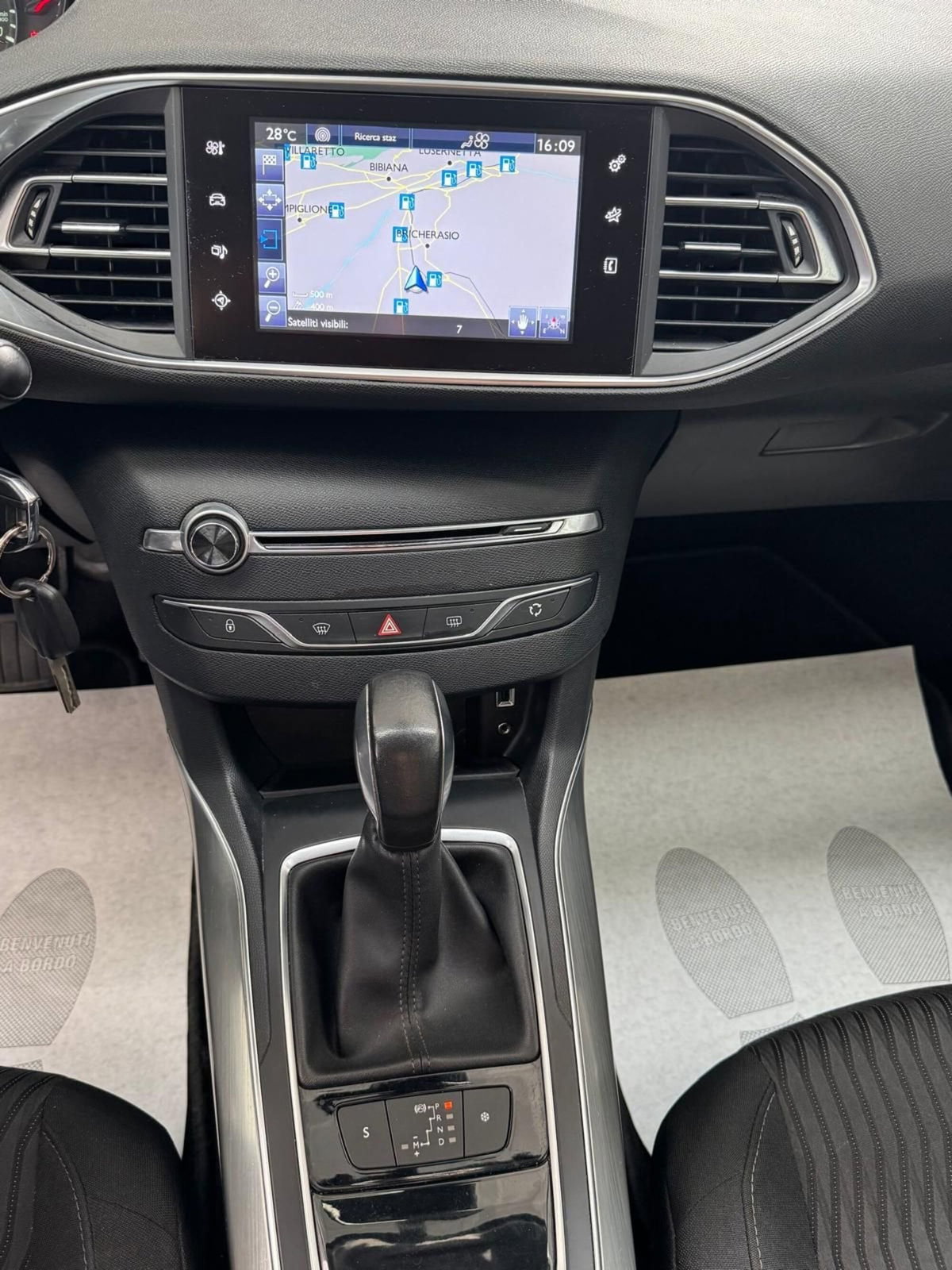 Peugeot 308 SW BlueHDi 150 S&S EAT6 Business (13)