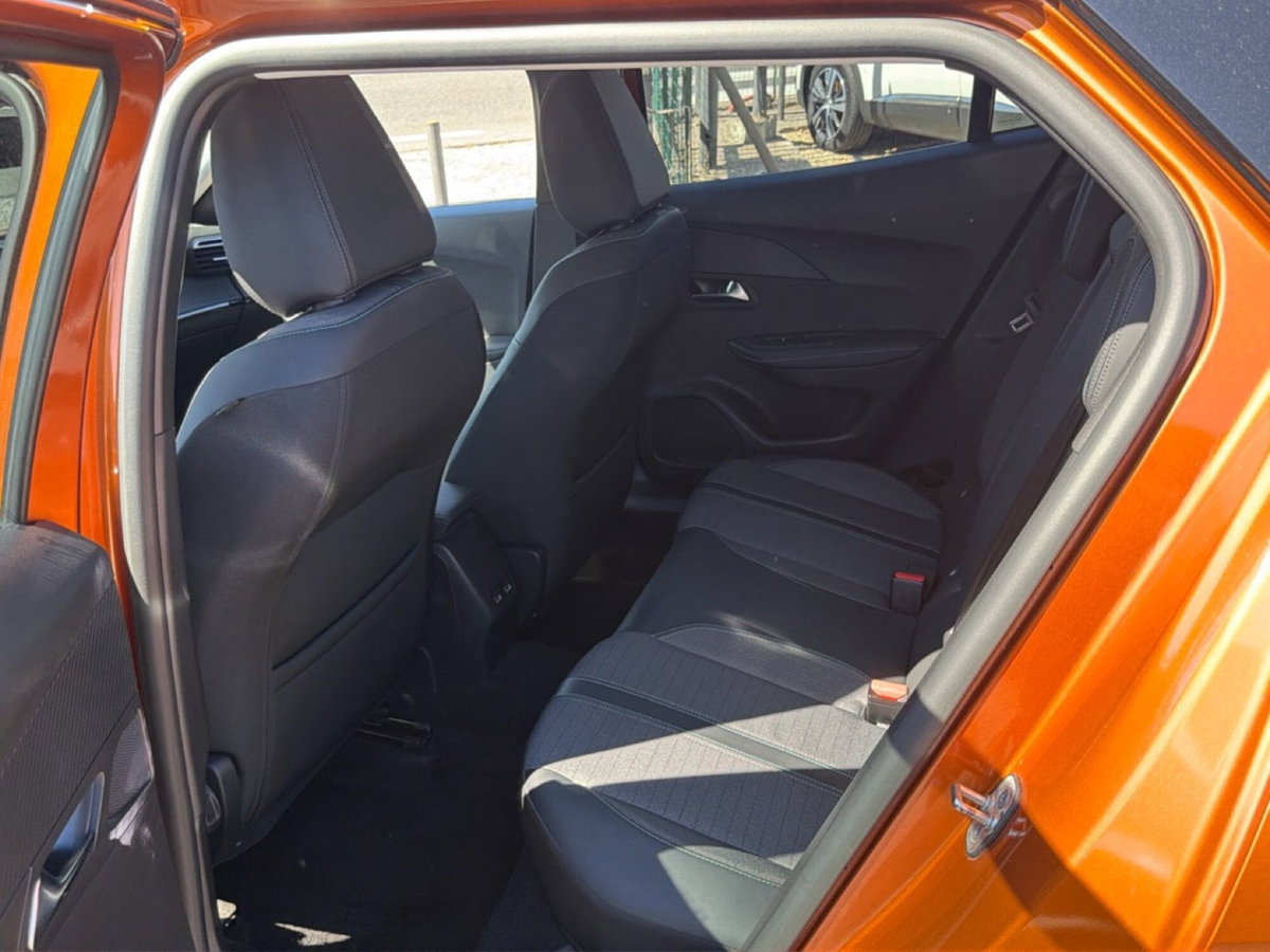 Peugeot 2008 BlueHDi 110 S&S Allure (16)