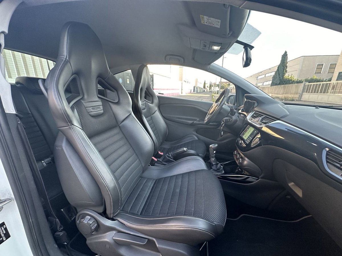 Opel Corsa Coupé 1.6 Turbo OPC (12)