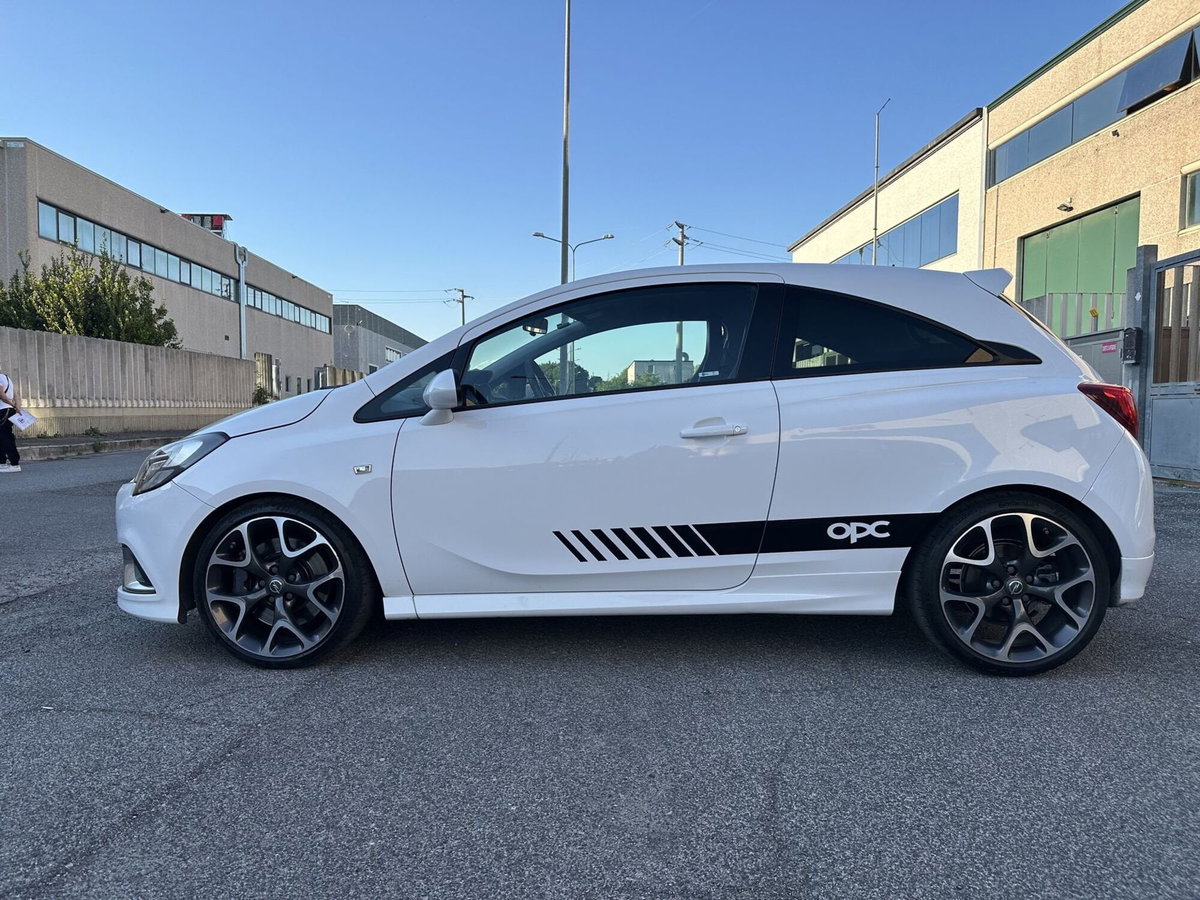 Opel Corsa Coupé 1.6 Turbo OPC (3)
