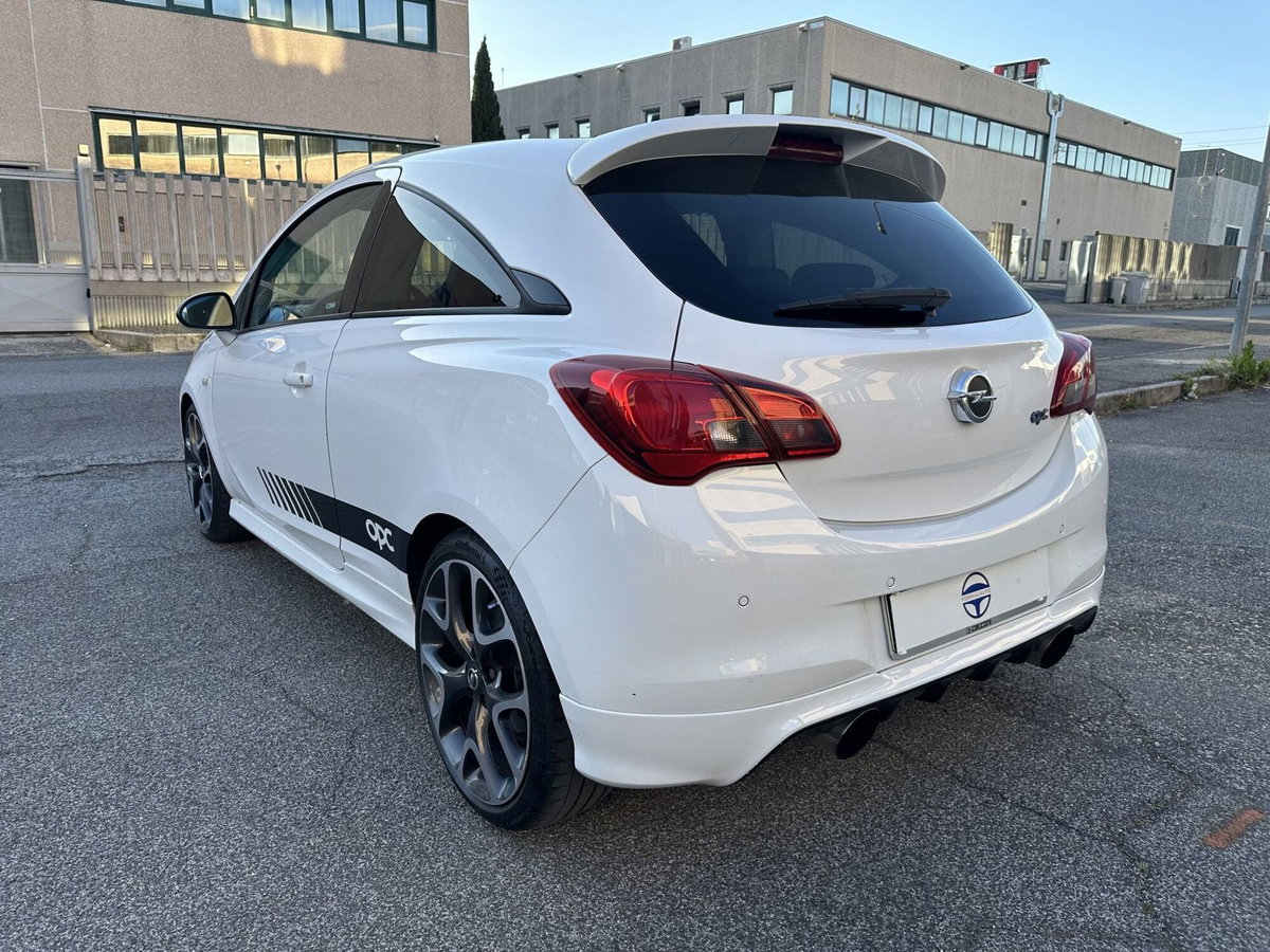 Opel Corsa Coupé 1.6 Turbo OPC (4)