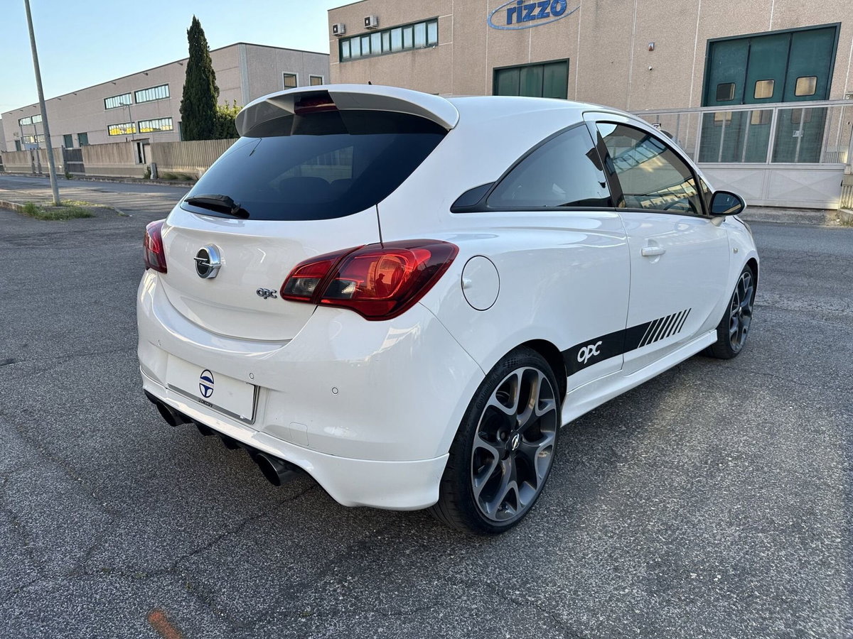 Opel Corsa Coupé 1.6 Turbo OPC (6)