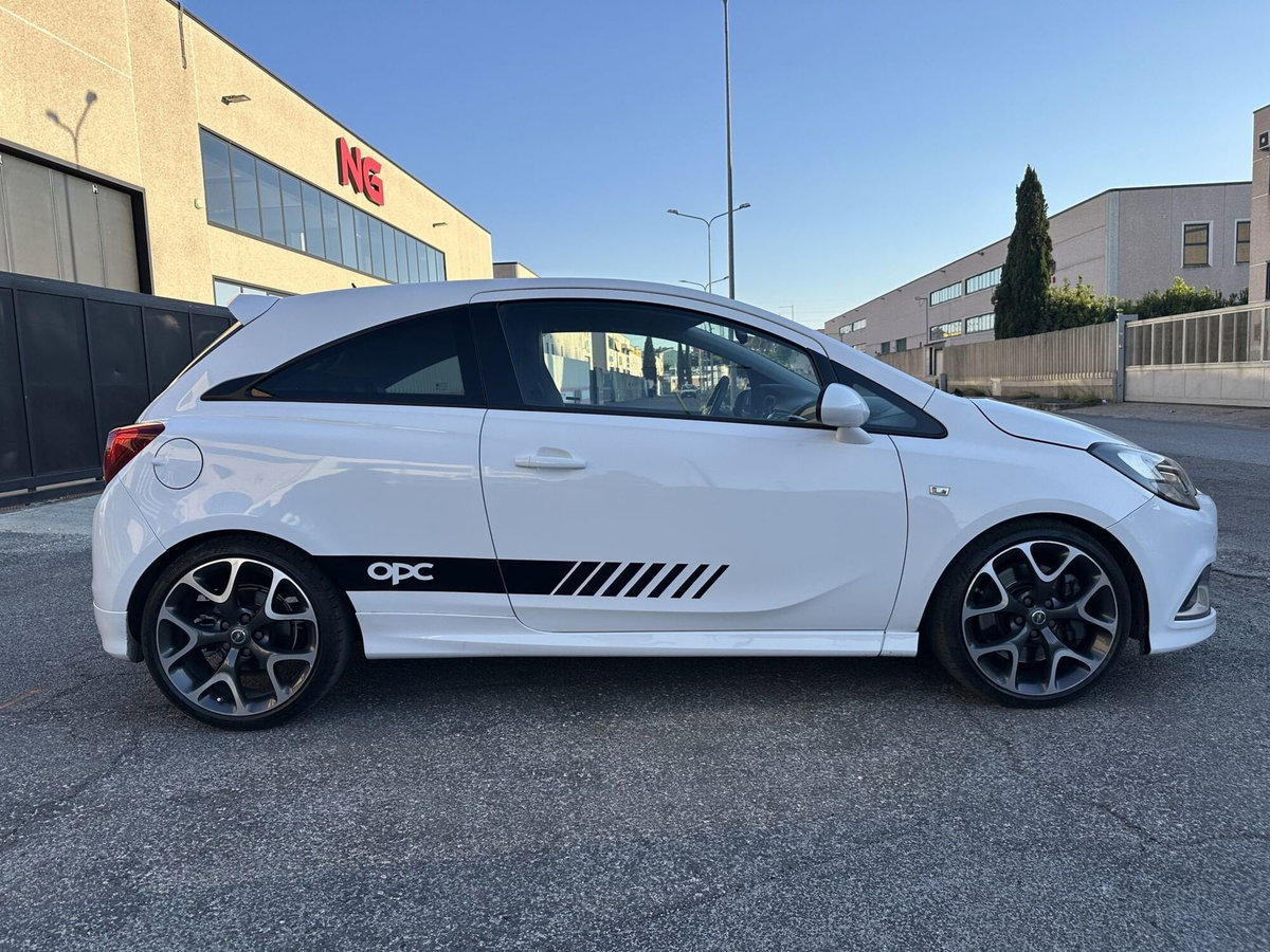 Opel Corsa Coupé 1.6 Turbo OPC (7)