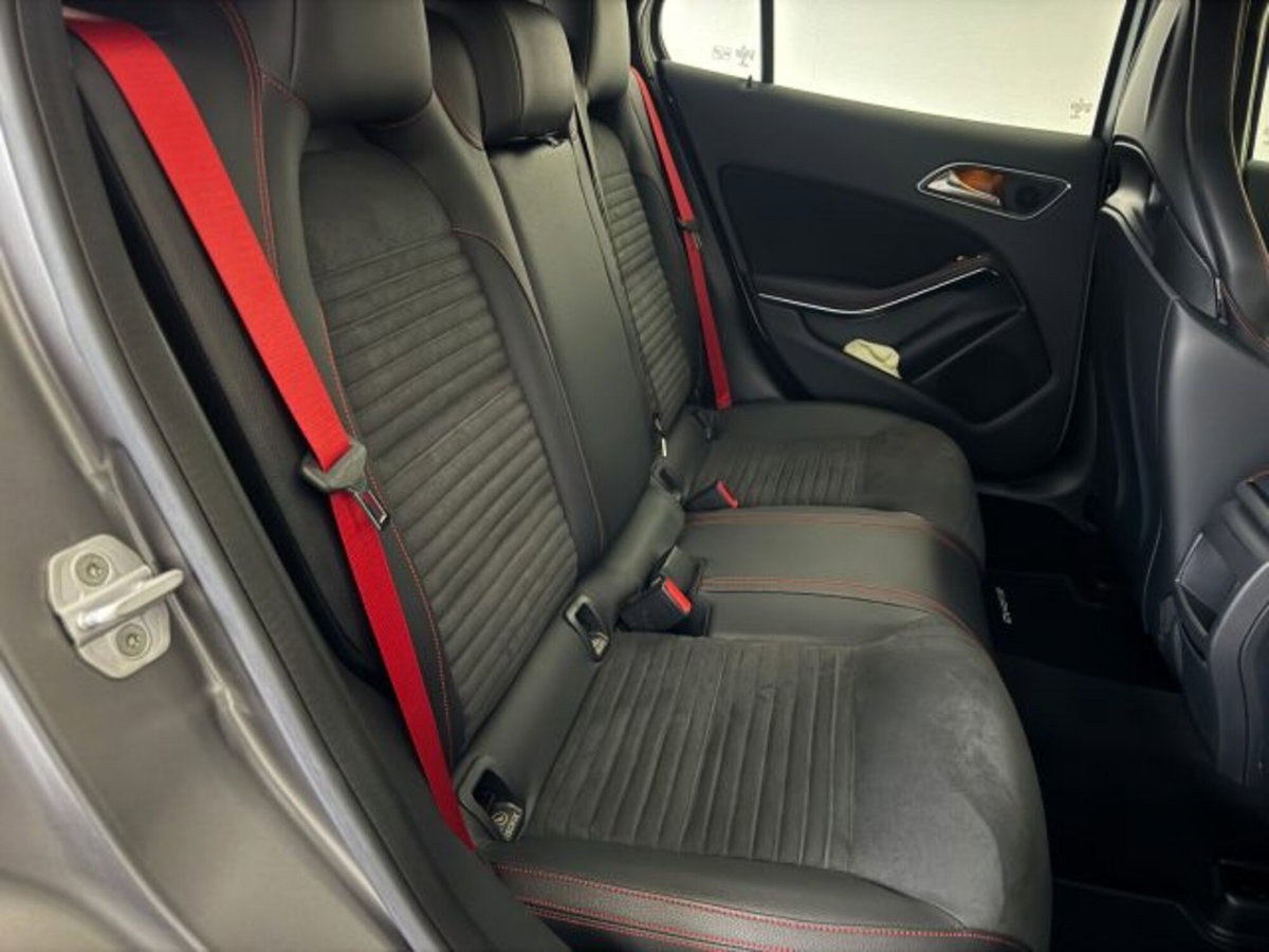 Mercedes-Benz GLA SUV 45 AMG 4Matic (10)