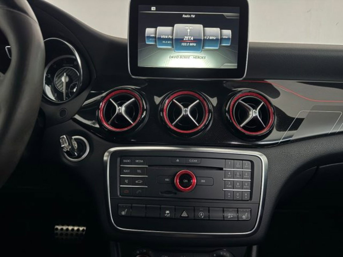 Mercedes-Benz GLA SUV 45 AMG 4Matic (14)