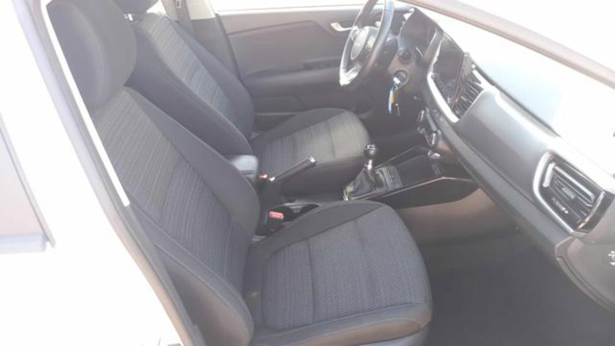 Kia Stonic 1.2 DPI Style (13)