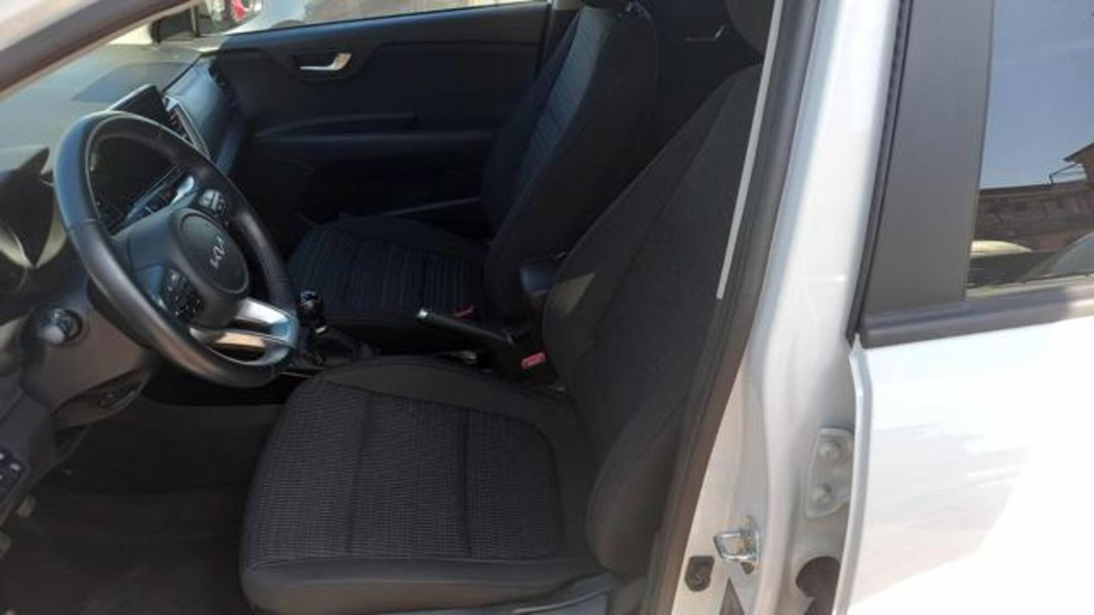 Kia Stonic 1.2 DPI Style (9)