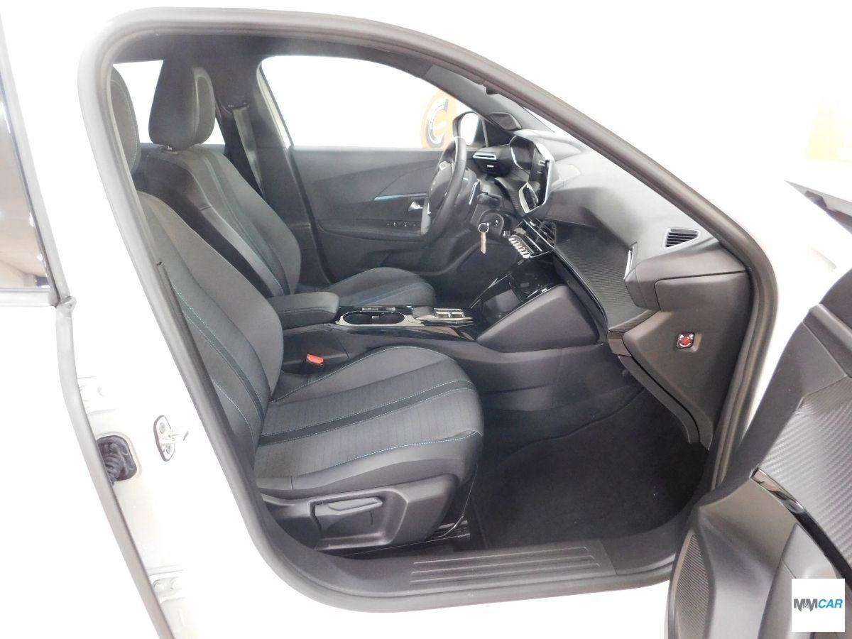 Peugeot 2008 BlueHDi 130 S&S EAT8 Allure Pack (11)