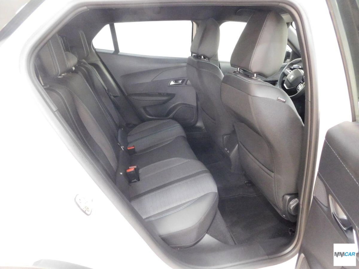 Peugeot 2008 BlueHDi 130 S&S EAT8 Allure Pack (12)