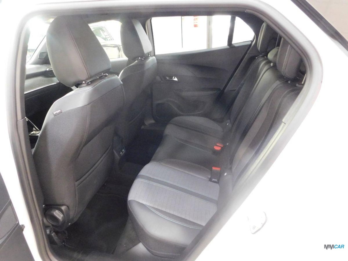 Peugeot 2008 BlueHDi 130 S&S EAT8 Allure Pack (13)
