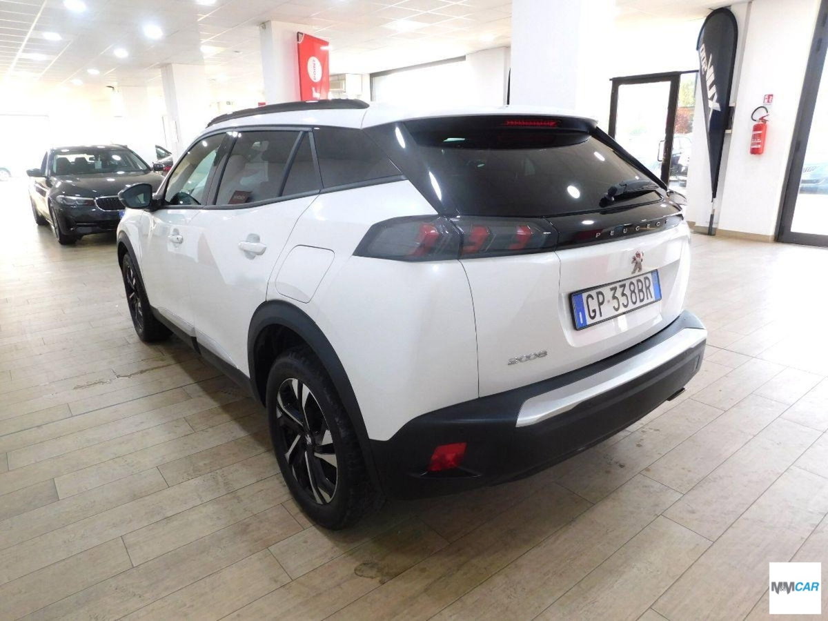 Peugeot 2008 BlueHDi 130 S&S EAT8 Allure Pack (4)