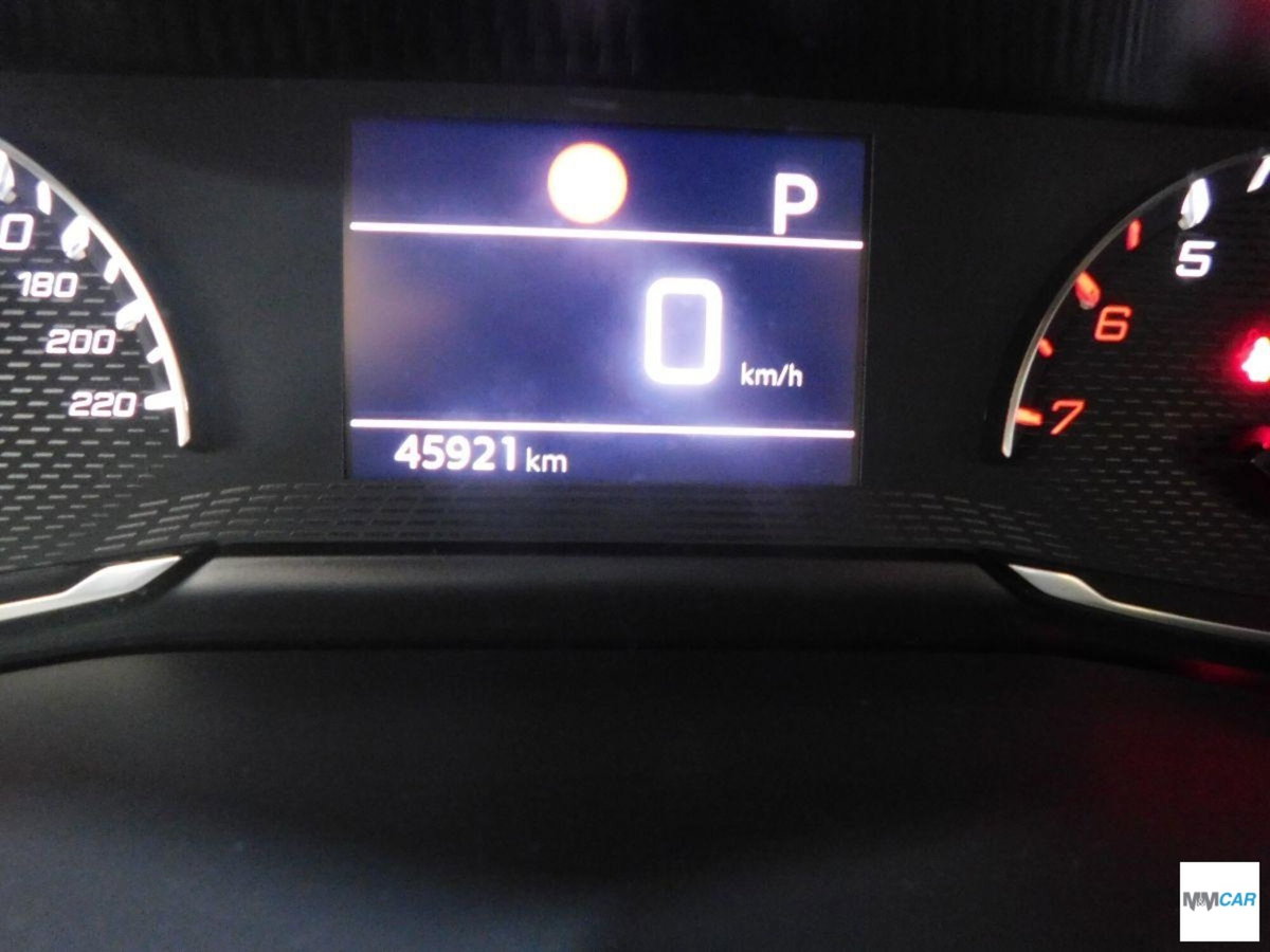 Peugeot 2008 BlueHDi 130 S&S EAT8 Allure Pack (6)