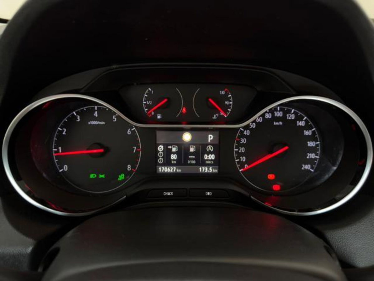Opel Grandland X 1.5 diesel Ecotec Start&Stop Elegance (9)