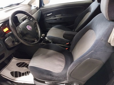 Fiat Grande Punto 1.3 MJT 90 CV 3 porte Emotion (16)