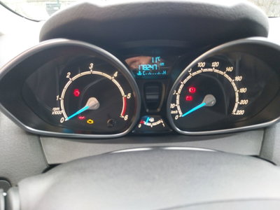 Ford Fiesta 1.5 TDCi 75CV 5 porte (18)