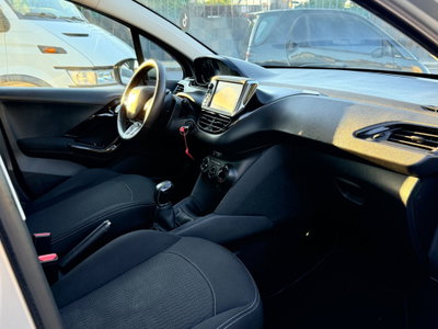 Peugeot 208 82 5 porte Allure (8)
