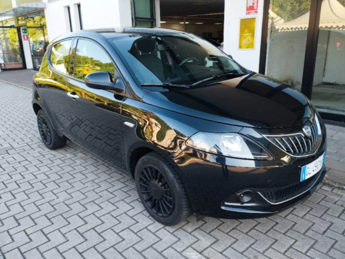 Lancia Ypsilon 1.0 FireFly 5 porte S&S Hybrid Ecochic UnYca