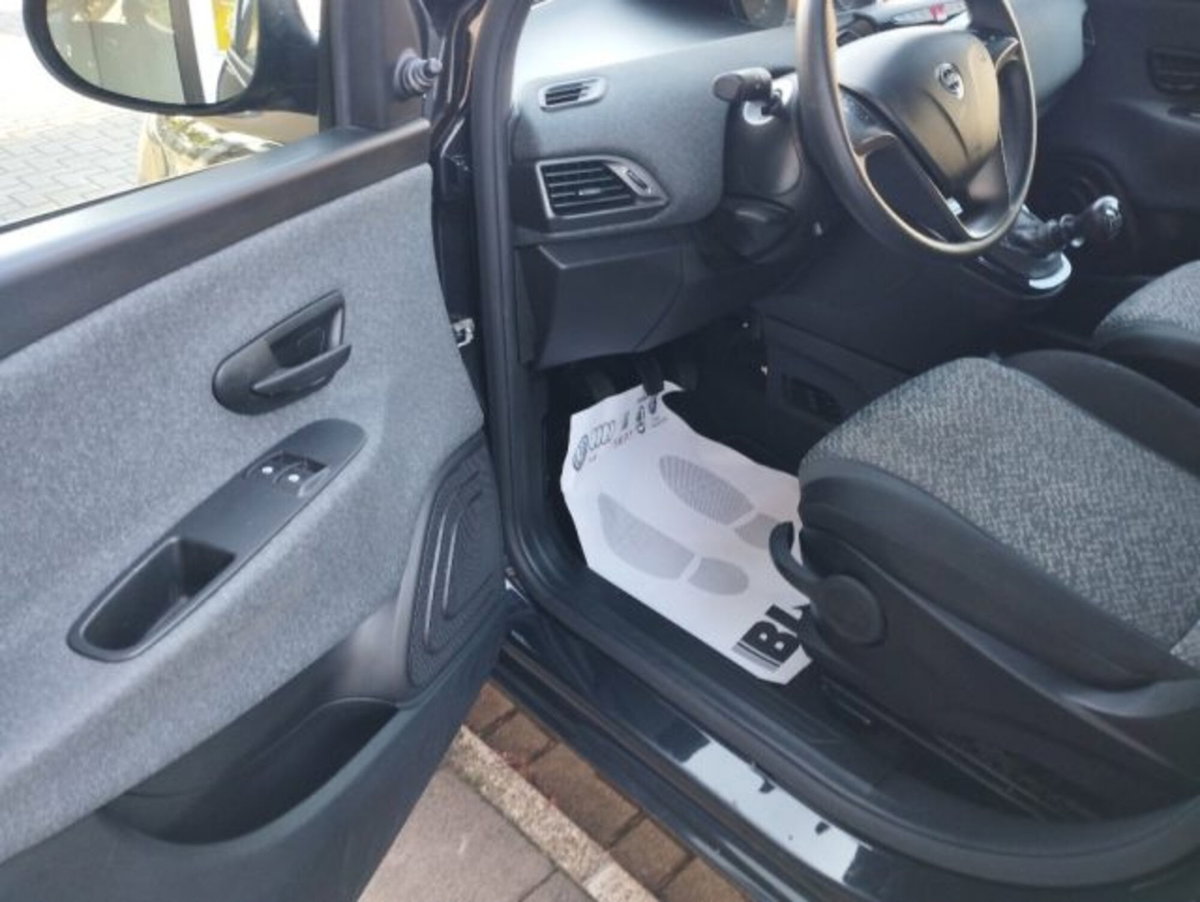 Lancia Ypsilon 1.0 FireFly 5 porte S&S Hybrid Ecochic UnYca (17)