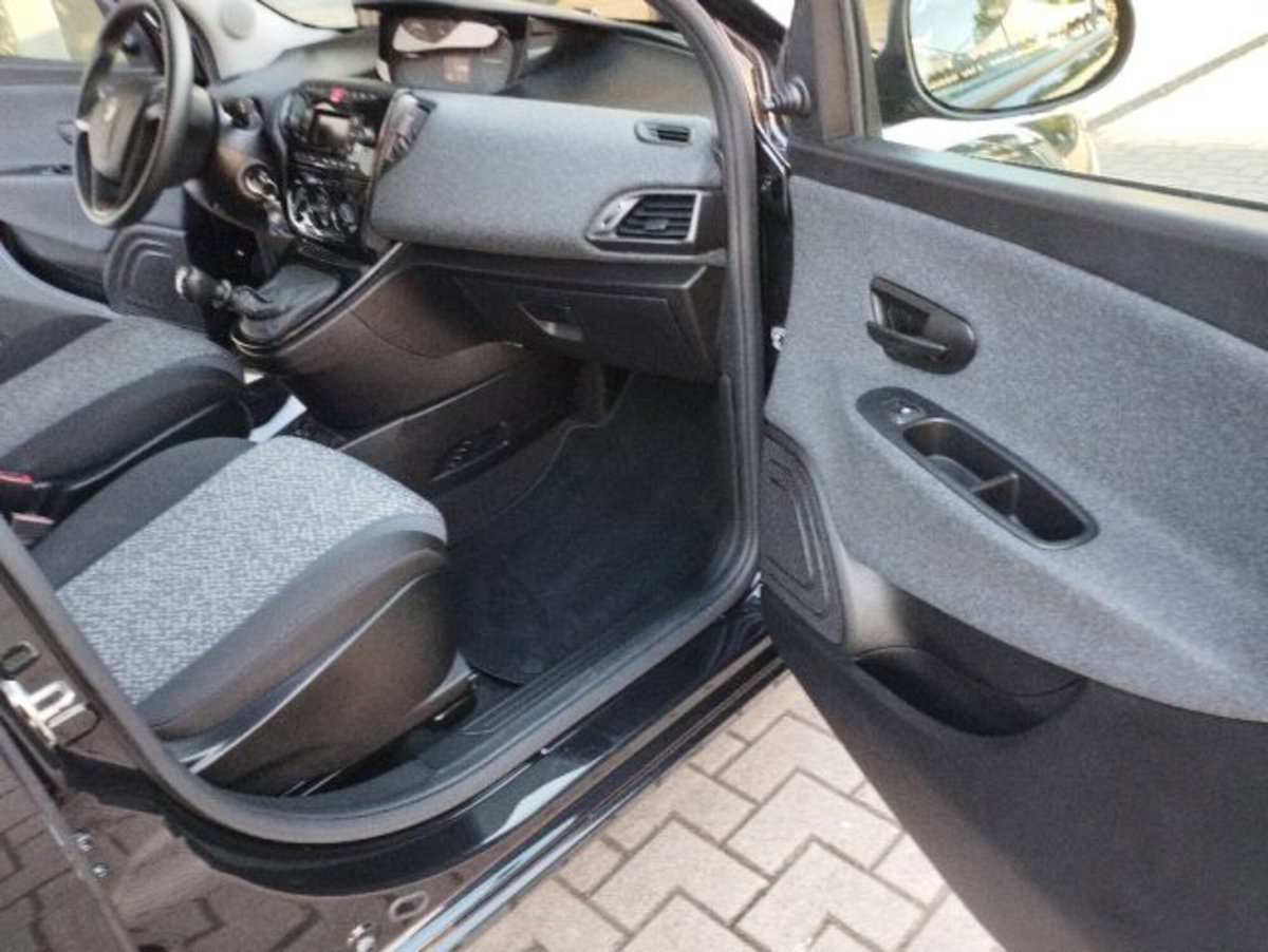 Lancia Ypsilon 1.0 FireFly 5 porte S&S Hybrid Ecochic UnYca (19)