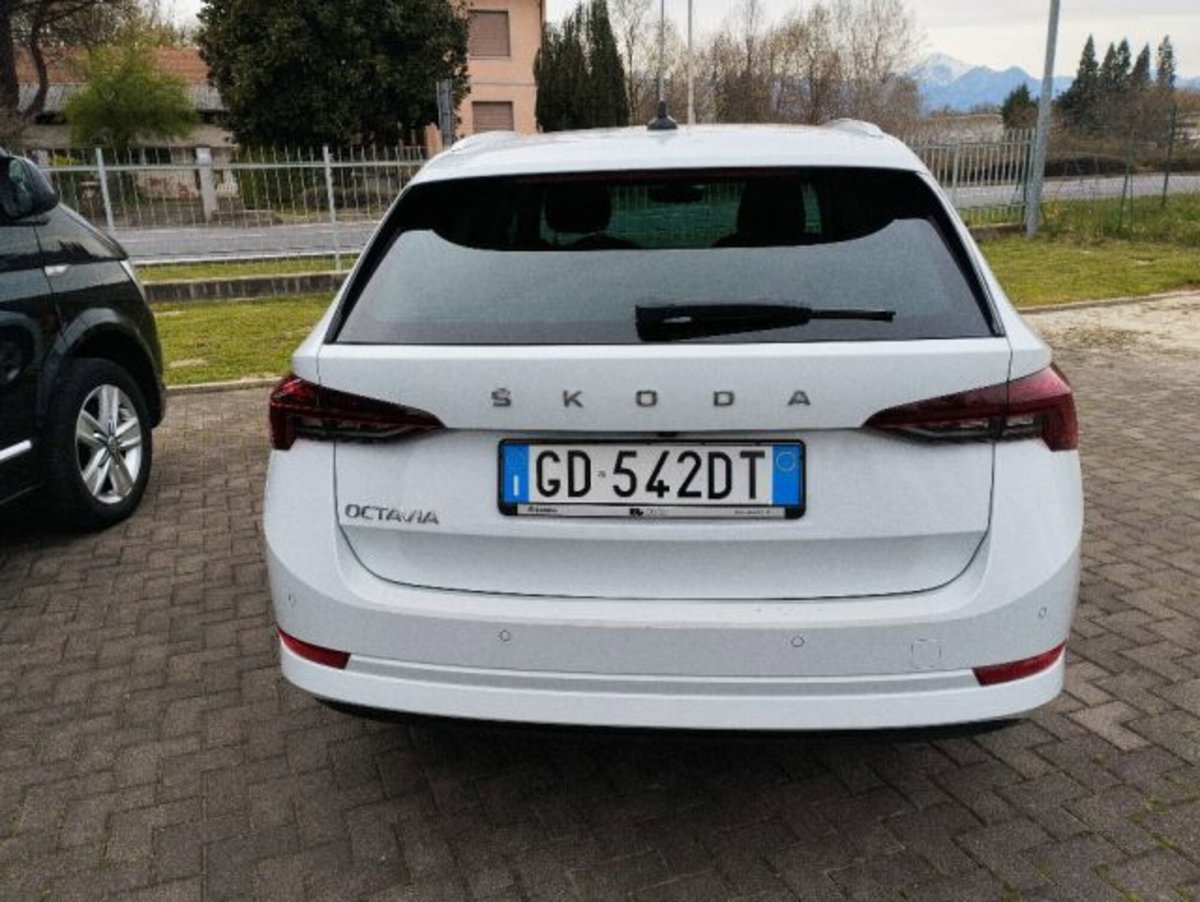 Skoda Octavia Station Wagon 2.0 TDI EVO SCR 150 CV DSG 4x4 Wagon Executive (5)