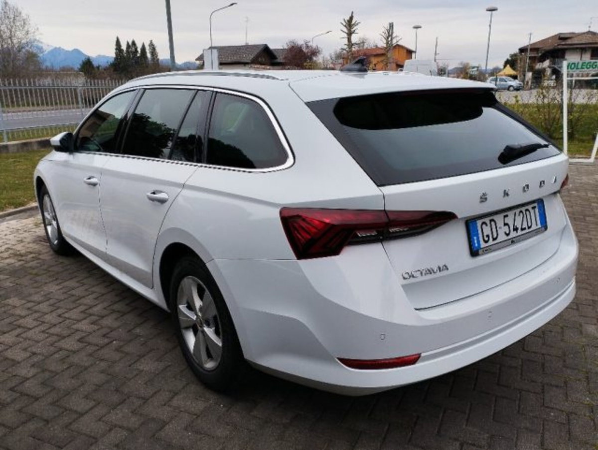 Skoda Octavia Station Wagon 2.0 TDI EVO SCR 150 CV DSG 4x4 Wagon Executive (6)