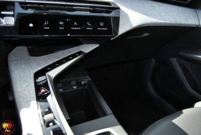 Peugeot 3008 1.2 hybrid Allure Business 145cv e-dcs6 (12)