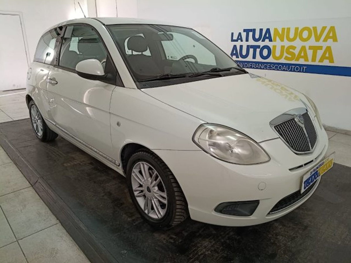 Lancia Ypsilon 1.4 Platinum Ecochic GPL (2)