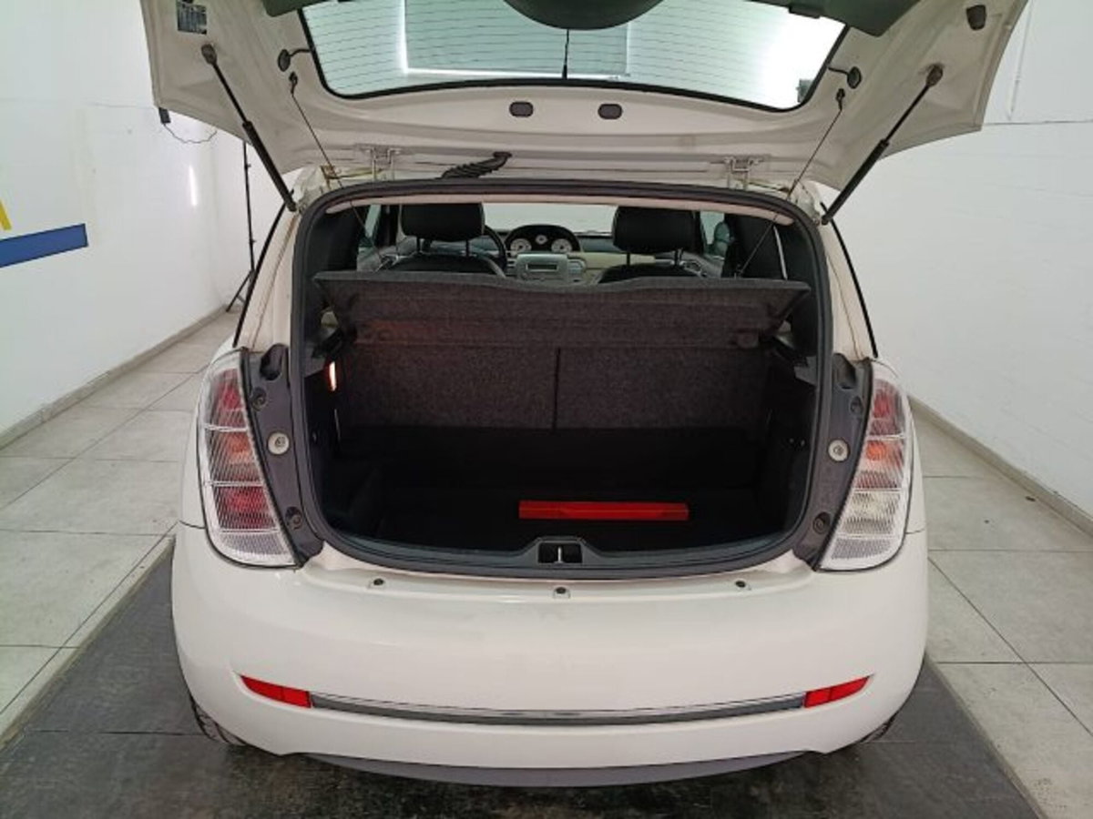 Lancia Ypsilon 1.4 Platinum Ecochic GPL (9)
