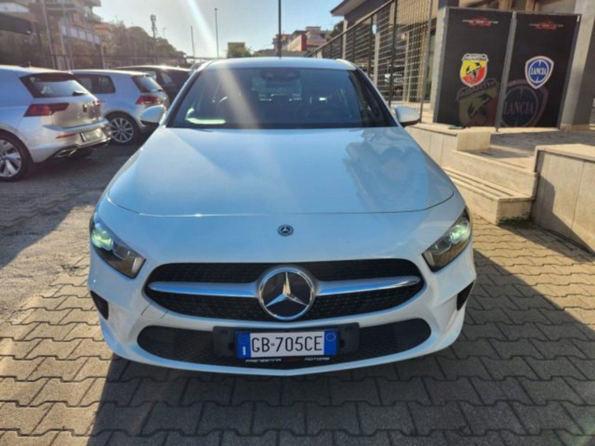 Mercedes-Benz Classe A Sedan 180 d Automatic 4p. Sport (2)