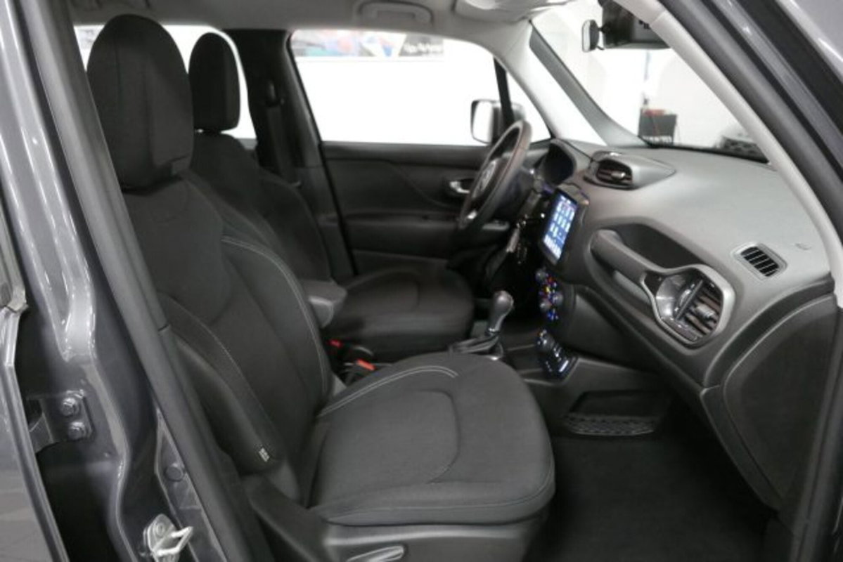 Jeep Renegade 1.3 T4 190CV PHEV 4xe AT6 Limited (8)