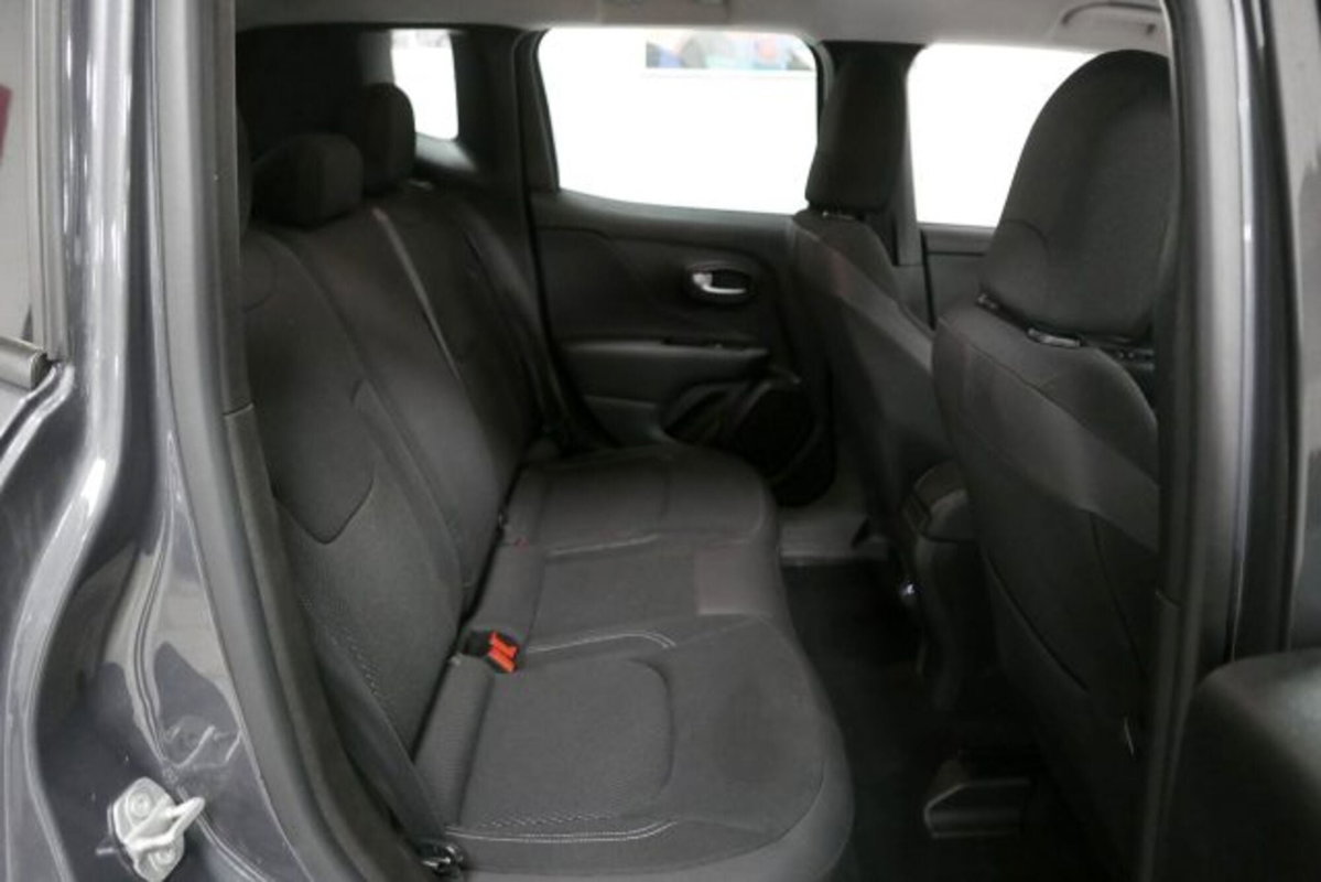 Jeep Renegade 1.3 T4 190CV PHEV 4xe AT6 Limited (9)