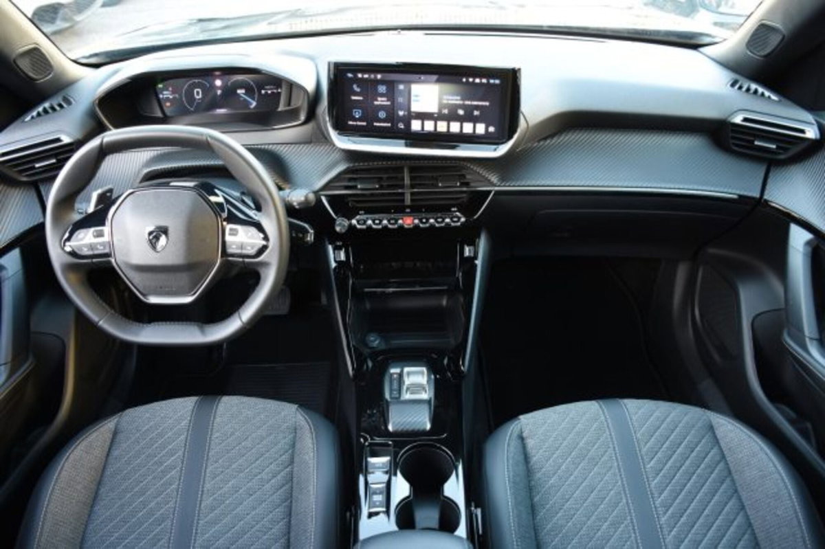 Peugeot 2008 BlueHDi 130 S&S EAT8 Allure Pack (8)