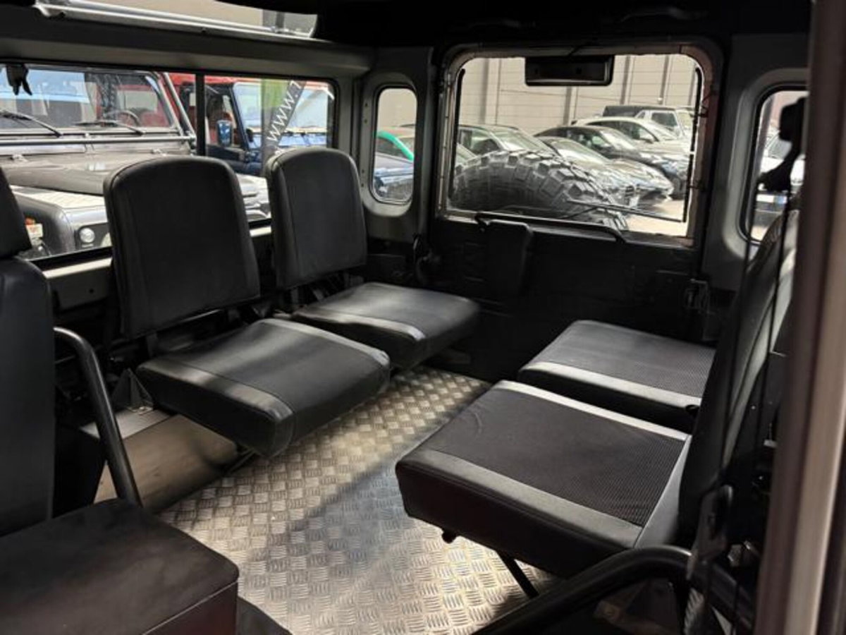Land Rover Defender 90 2.5 Td5 Station Wagon Tomb Raider (11)