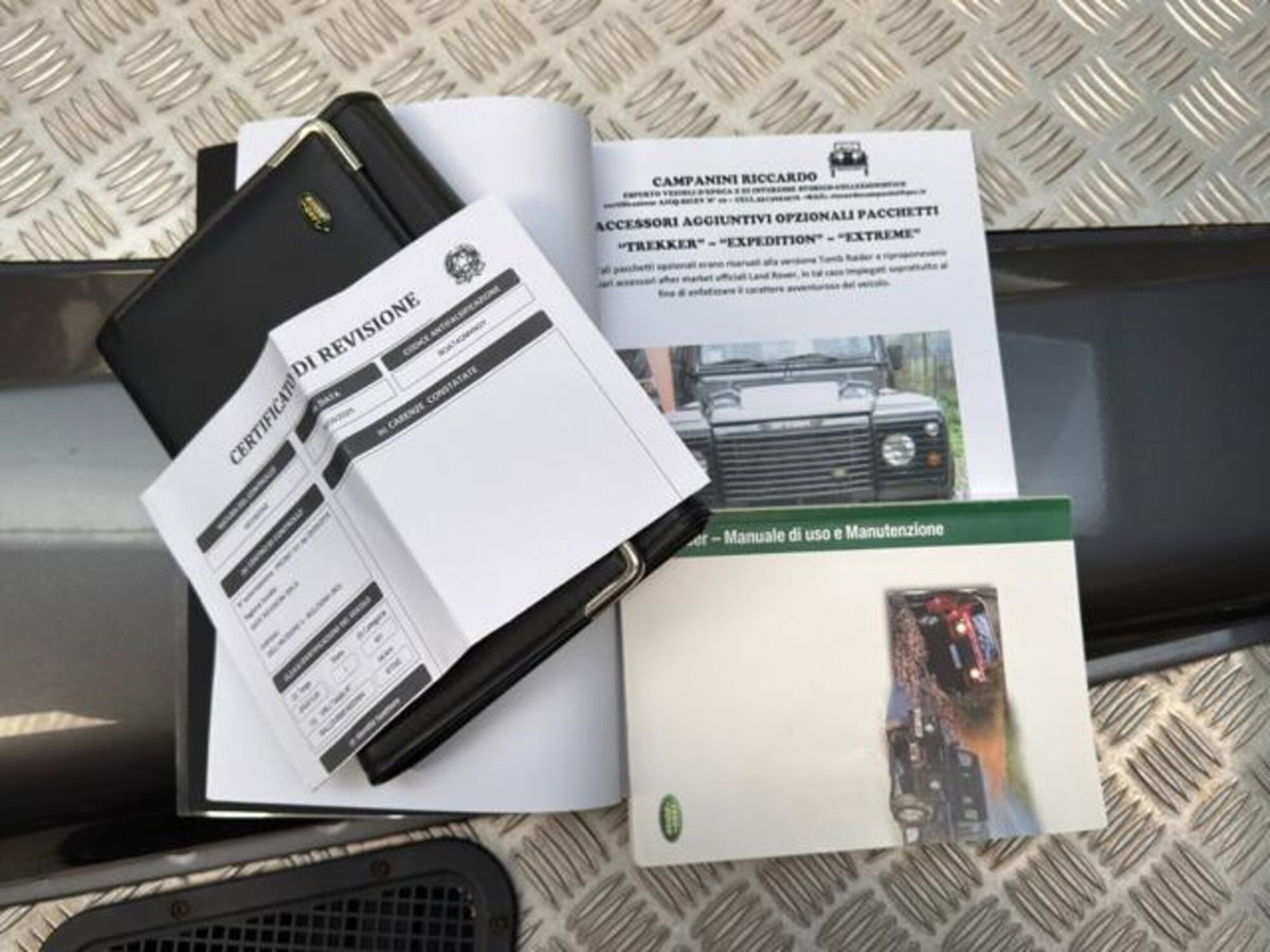 Land Rover Defender 90 2.5 Td5 Station Wagon Tomb Raider (14)