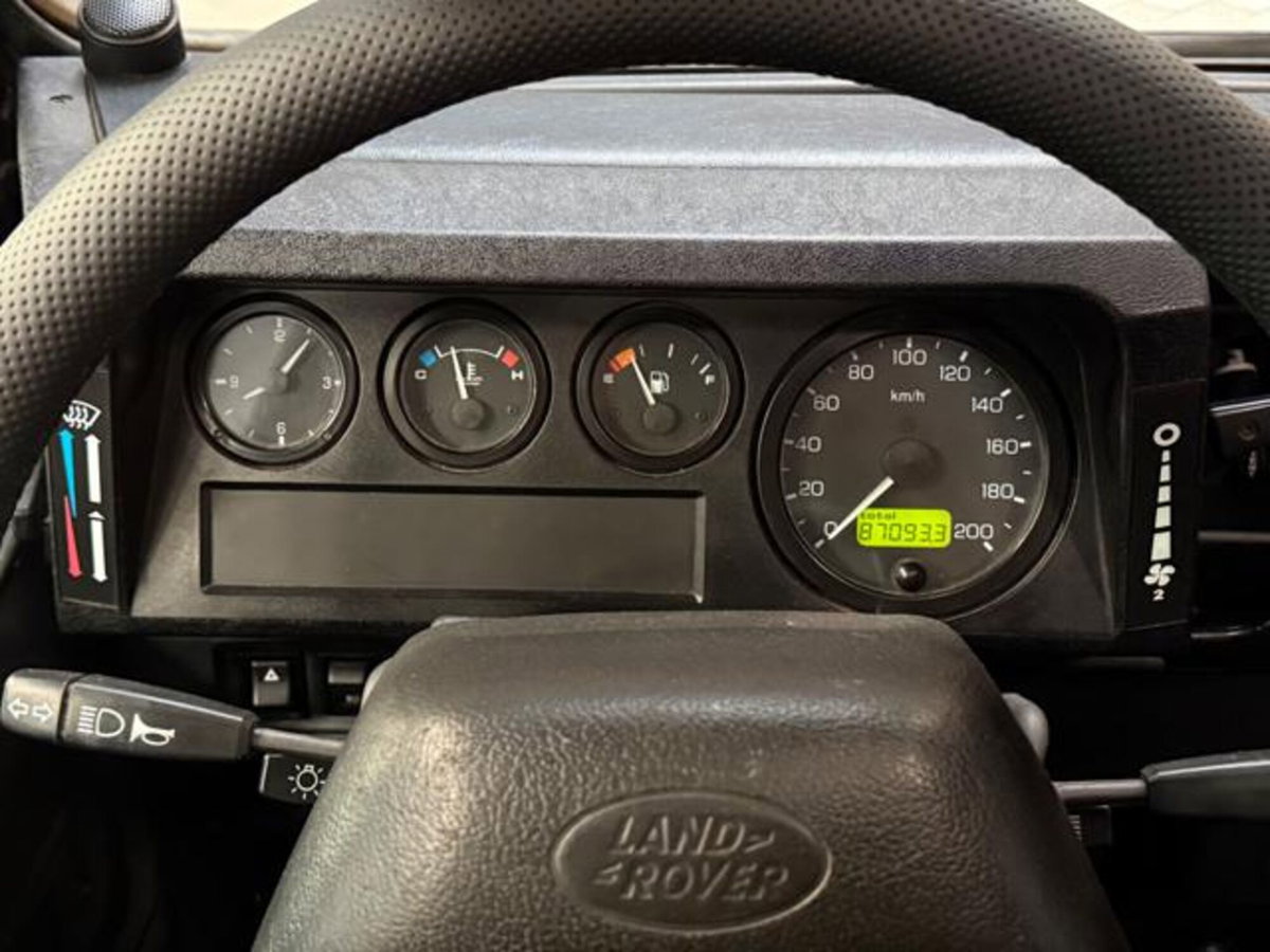 Land Rover Defender 90 2.5 Td5 Station Wagon Tomb Raider (18)
