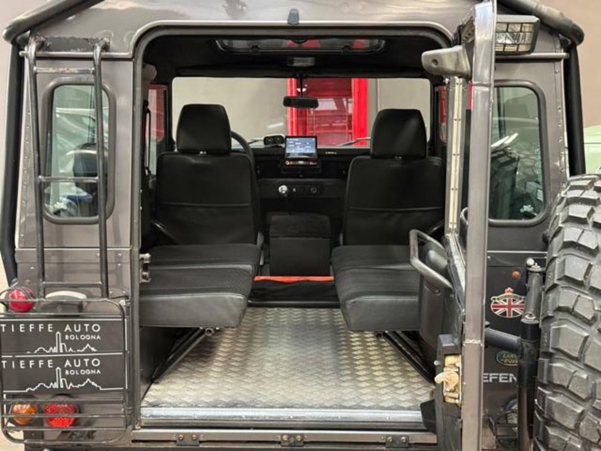 Land Rover Defender 90 2.5 Td5 Station Wagon Tomb Raider (20)