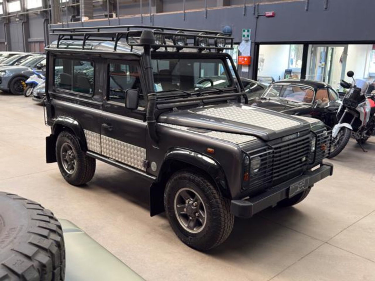 Land Rover Defender 90 2.5 Td5 Station Wagon Tomb Raider (3)
