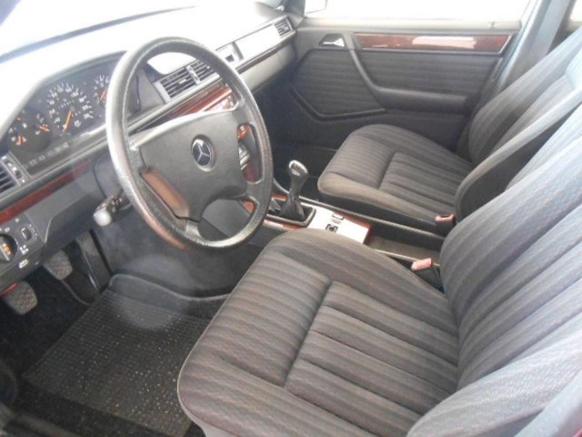 Mercedes-Benz 200 200 E cat (6)