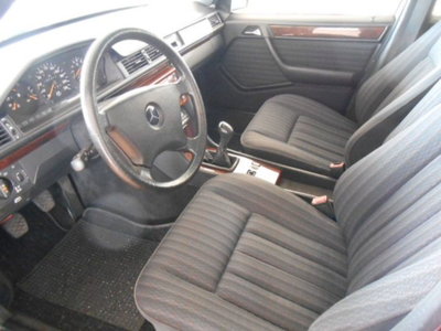 Mercedes-Benz 200 200 E cat (6)