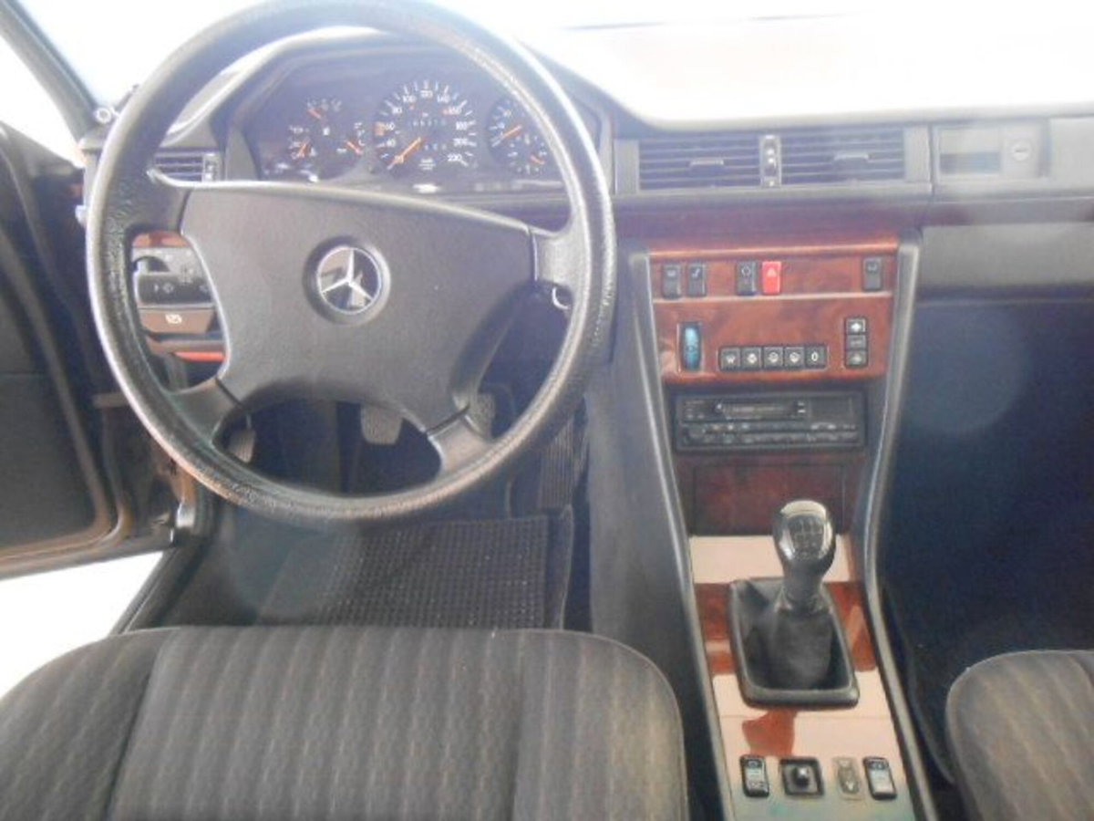 Mercedes-Benz 200 200 E cat (9)