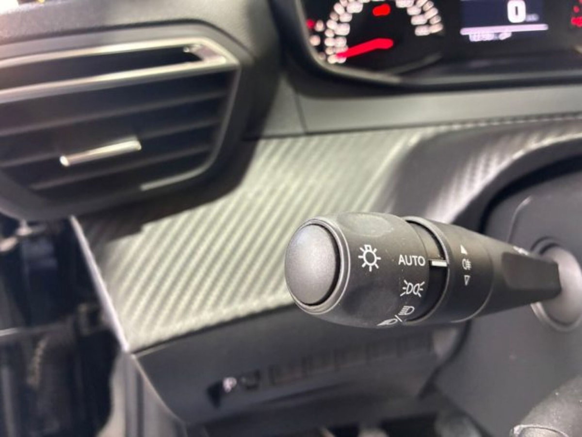 Peugeot 208 1.2 puretech Active s&s 100cv (14)