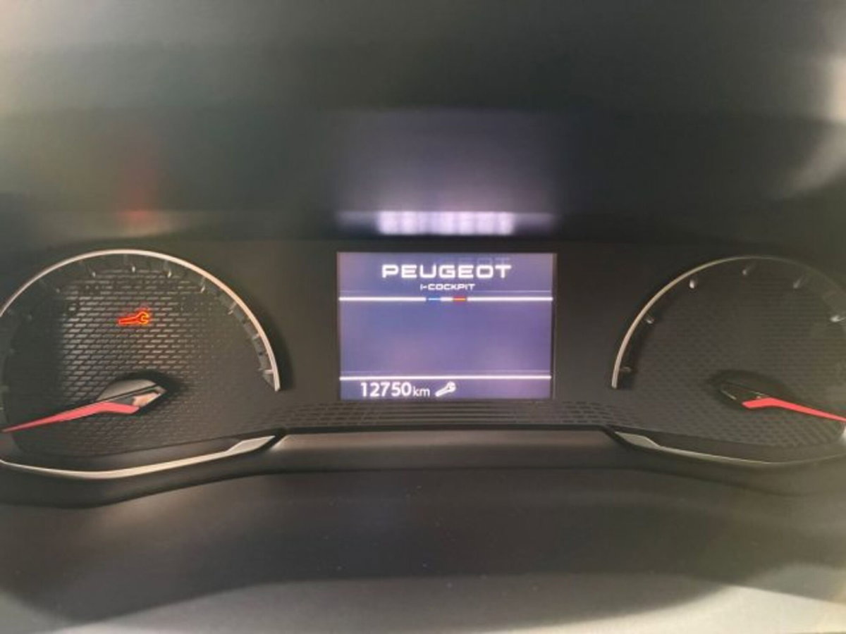 Peugeot 208 1.2 puretech Active s&s 100cv (9)