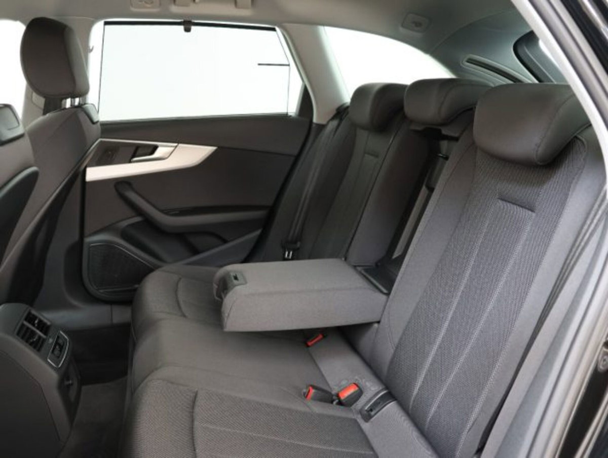 Audi A4 Avant 35 TFSI S tronic S line edition (10)