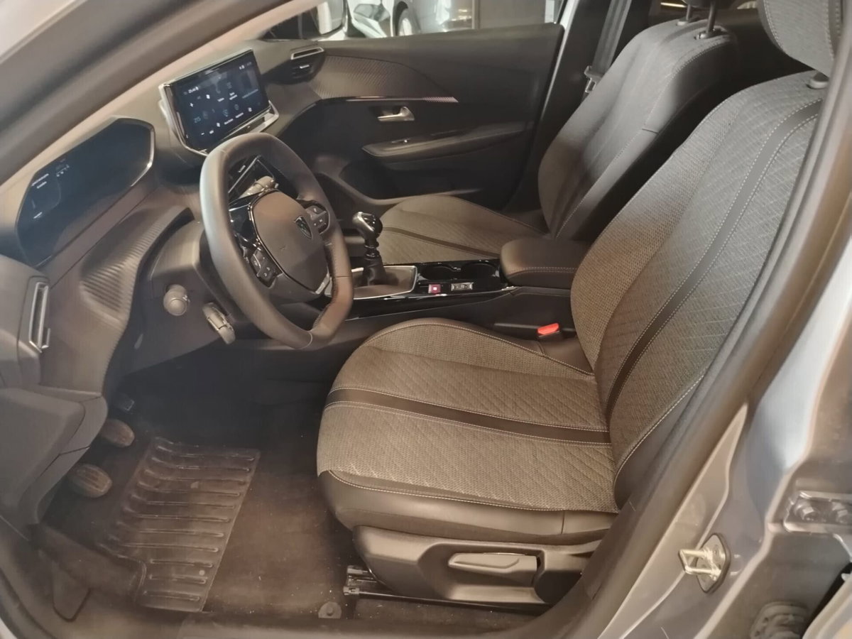 Peugeot 208 PureTech 100 Stop&Start 5 porte Allure (8)