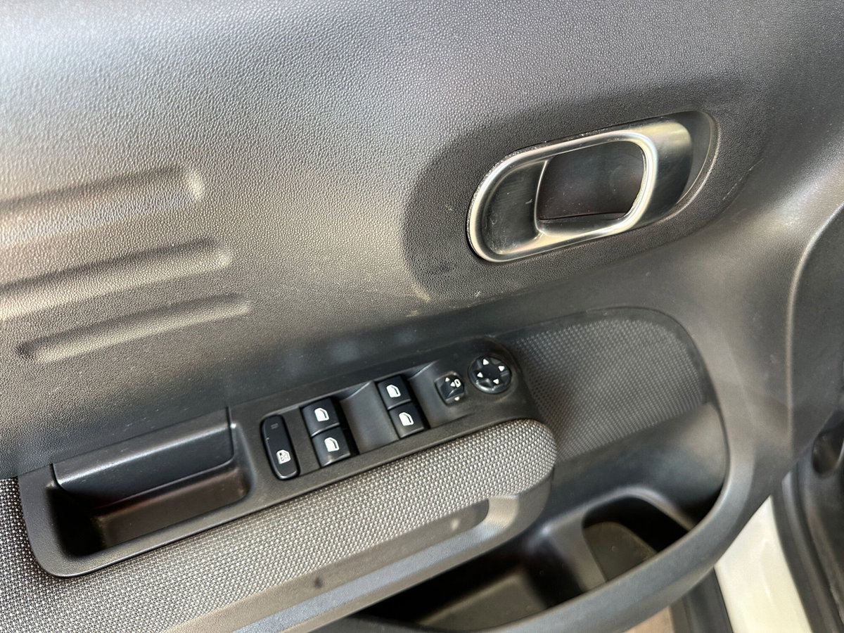 Citroen C3 Aircross BlueHDi 110 S&S Shine Pack (15)