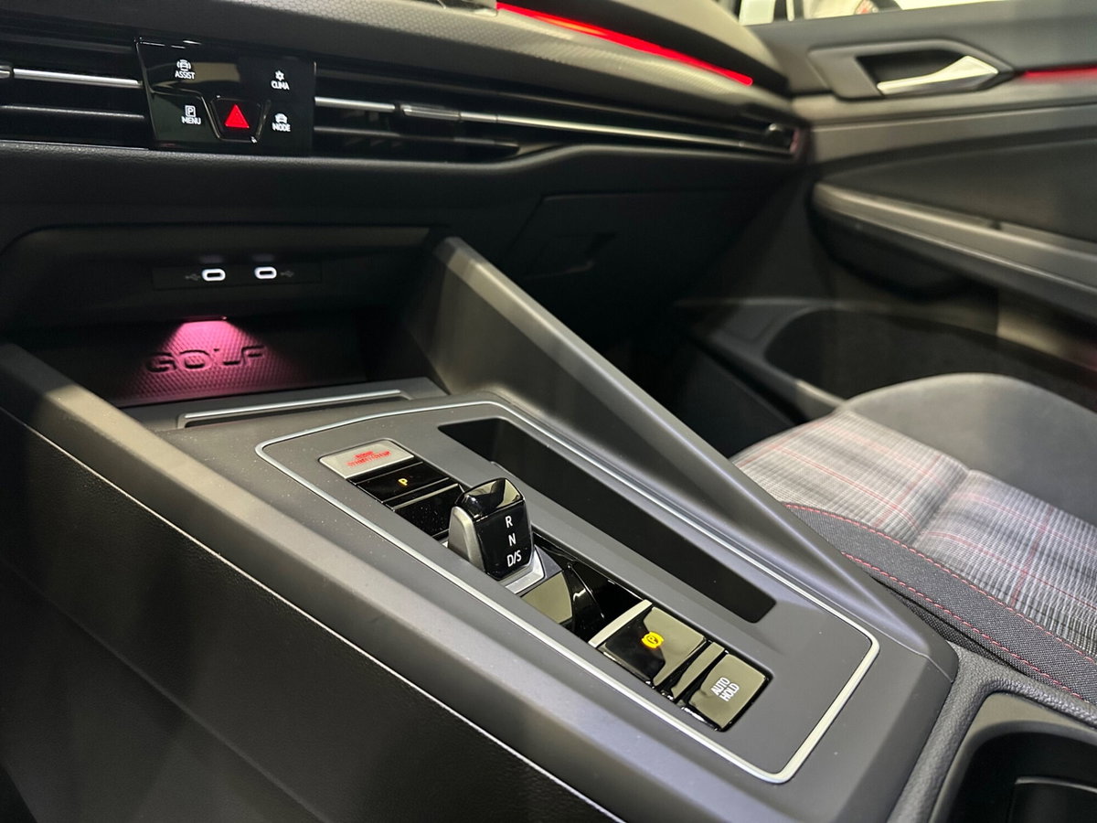 Volkswagen Golf 2.0 TSI GTI DSG (14)