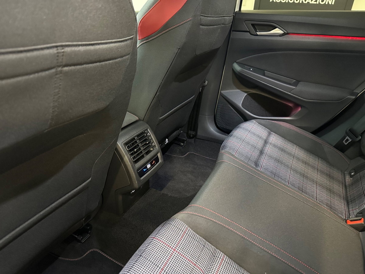 Volkswagen Golf 2.0 TSI GTI DSG (8)