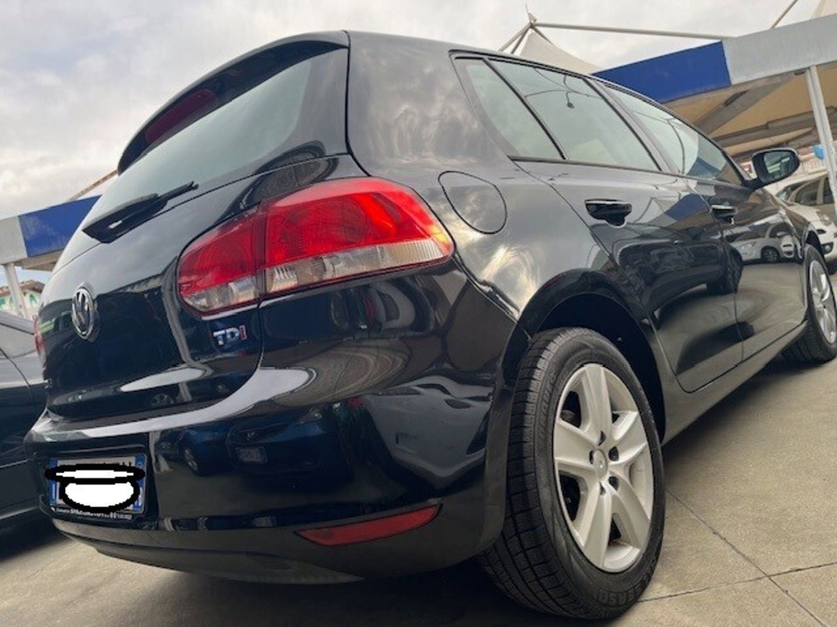 Volkswagen Golf 1.6 TDI DPF 5p. Highline (3)