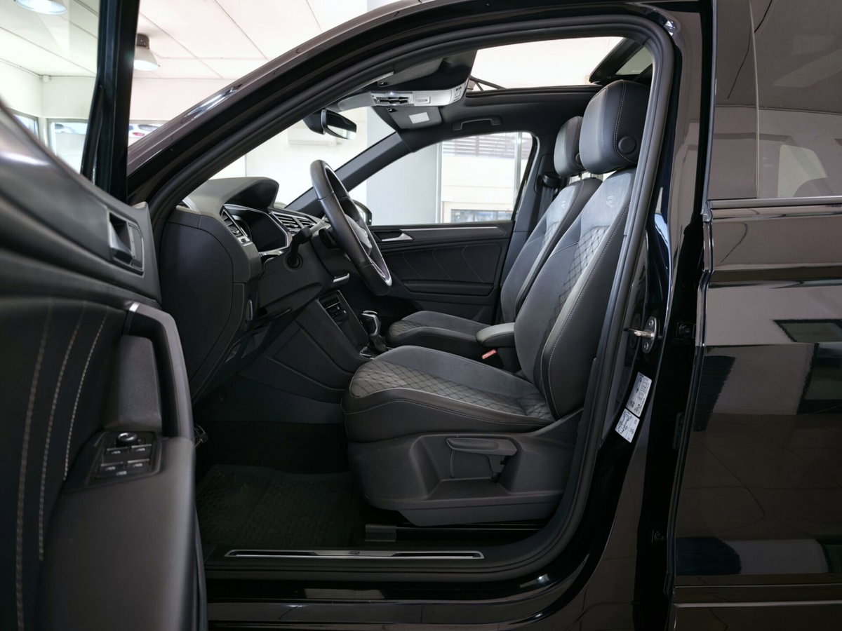 Volkswagen Tiguan 2.0 TDI 150 CV SCR DSG 4MOTION R-Line (11)